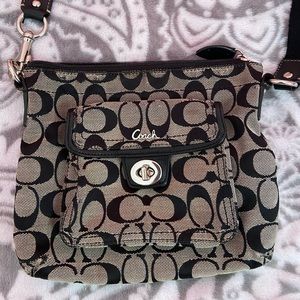 Shoulder coach purse